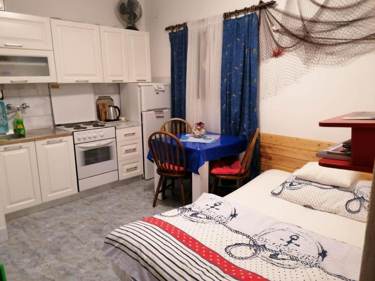 Apartments Misini Dvori Stomorska Extérieur photo